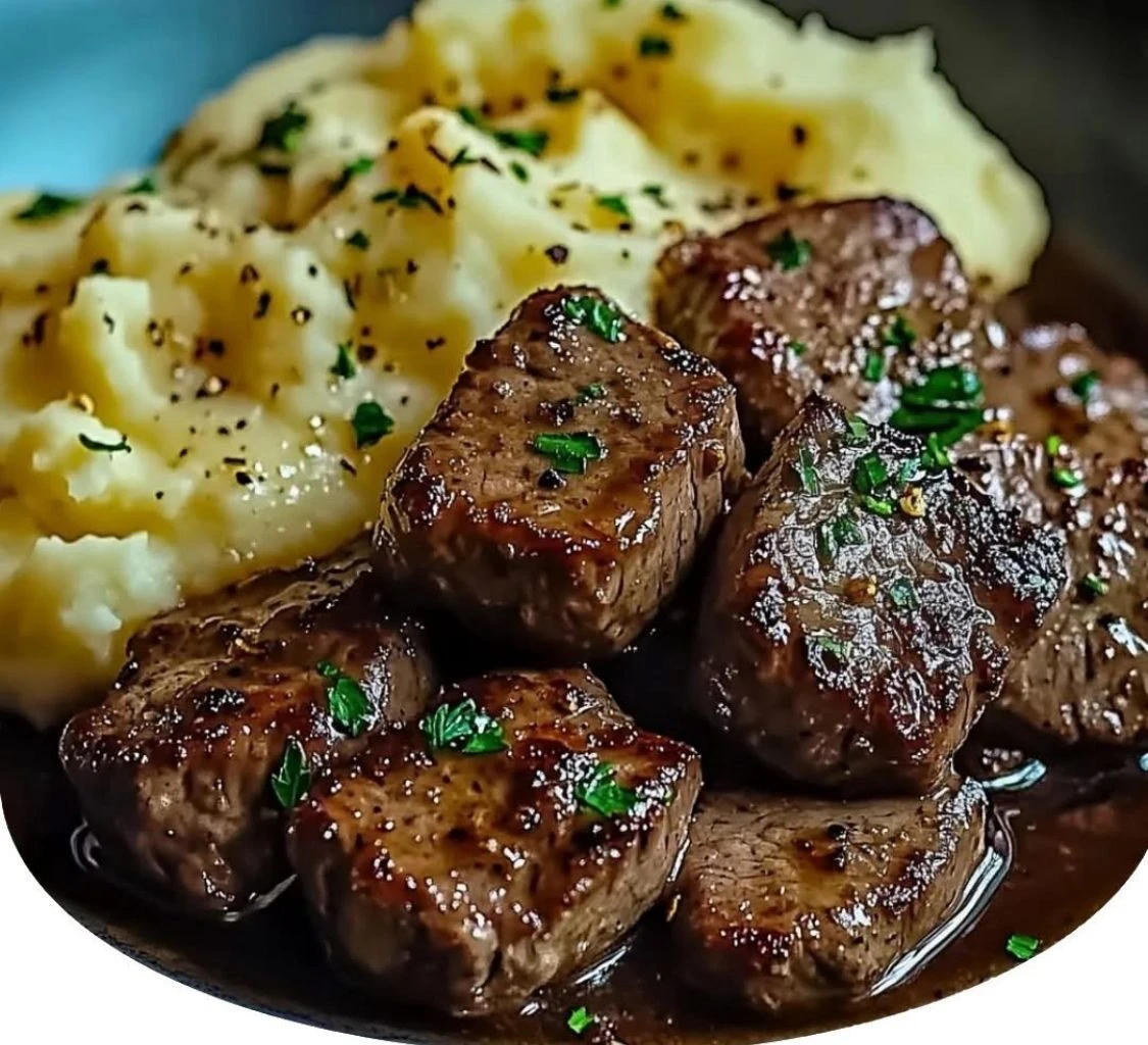 DELICIOUS GARLIC BEEF WITH MASHED POTATOES